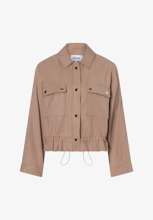 Veste courte marron clair à manches longues, fermeture boutonnée devant, deux poches poitrine à rabat avec boutons et ourlet réglable par cordon.