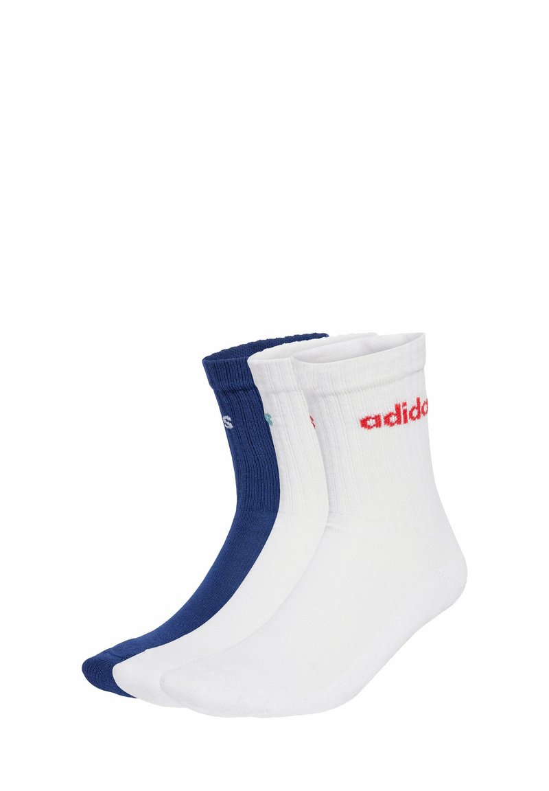 Trzy pary skarpetek załogowych: jedna granatowa, jedna biała i jedna z czerwonym logo. Mieszanka bawełny, żebrowana tekstura, standardowa wysokość.