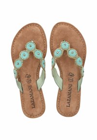 Perleflip-flops med en tan suede sål, der har et turkist cirkulært perlemønster og mintgrønne læderstropper.