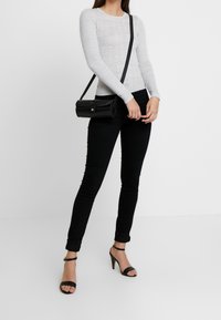 Miss Selfridge Stickad tröja - grey