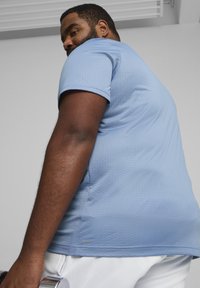 Puma TRAIN BLASTER - Športové tričko - zen blue