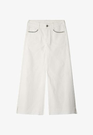 Pantalones vaqueros blancos de pierna ancha con botón delantero, cremallera, trabillas y detalles de tachuelas negras a lo largo de los bolsillos delanteros.