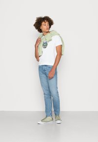 Obey Clothing BULLDOG - T-shirt estampada - white