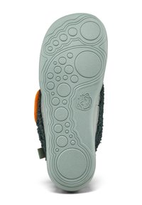 Suola di scarpa verde testurizzata con superficie in gomma a motivi; presenta dettagli circolari e bolle e un logo in rilievo.