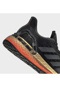 adidas Performance Scarpe da corsa su strada - black