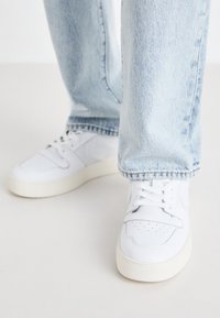 GLIDE L - Zapatillas - regular white