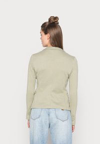 Vero Moda VMJULIA - Blazer - desert sage