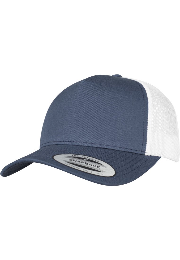Marinblå snapback kasket med en solid forpanels og hvid mesh bag. Har en buet skygge og et mærket ovalt patch på forsiden.