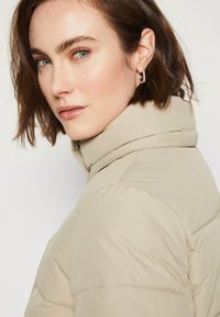Calvin Klein Jeans MONOLOGO LONG PUFFER - Winter coat - plaza taupe