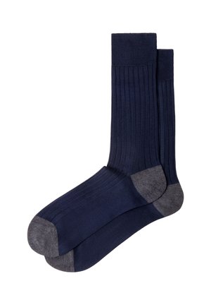 Paar marineblaue gerippte Socken mit dunkelgrauen Akzenten an Ferse und Zehen, flach ausgelegt und gestapelt, wobei eine leicht über die andere liegt.