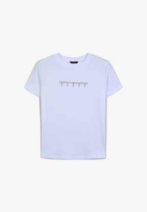 T-shirt bianco in cotone con scollo rotondo e maniche corte, caratterizzato da un design decorativo di una chiave metallica sul petto.