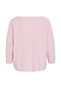 Mīkstas rozā krāsas garām piedurknēm džemperis ar vaļīgu piegriezumu un laivas tipa kakla izgriezumu, attēlots no muguras uz balta fona.