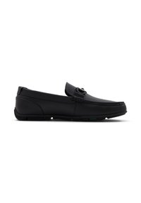 Mocasines de cuero negro con un acabado suave, punta redondeada y detalle decorativo de hebilla en el empeine. Suela de goma flexible para mayor comodidad.