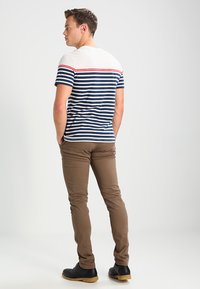 Blend BHNATAN SLIM FIT - Chino kalhoty - mocca brown