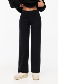 PULL&BEAR - SOFT TOUCH WIDE  - Stoffhose - black Thumbnail-Bild 1