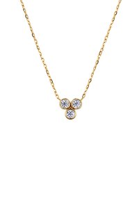 Kultainen ketjukaulakoru, jossa on kolme pyöreää kirkasta kuutiometrisiä zirkoniakiveä ympyränmuotoisissa koristeissa. Design on herkkä ja symmetrinen.