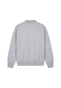 Sweat-shirt gris clair à manches longues avec poignets, ourlet et col côtelés, vu de dos sur un fond blanc.