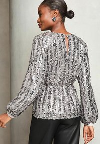 Lipsy REGULAR FIT - SEQUIN WRAP - Blůza - silver