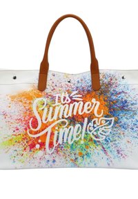 Borsa tote bianca con manici in pelle marrone, caratterizzata da un design splatter colorato e il testo "È tempo d'estate!" in grassetto bianco.