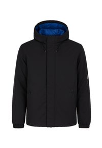 Giacca imbottita nera con interno blu, cappuccio regolabile, tasche con cerniera e polsini elastici. Realizzata in materiale liscio e impermeabile.