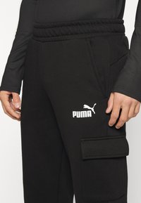 Puma CARGO PANTS - Pantalones deportivos - schwarz