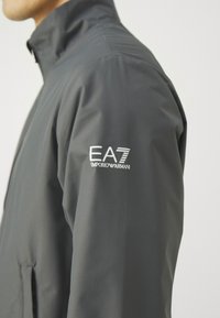 EA7 Emporio Armani JACKET - Giubbotto Bomber - fumo di londra