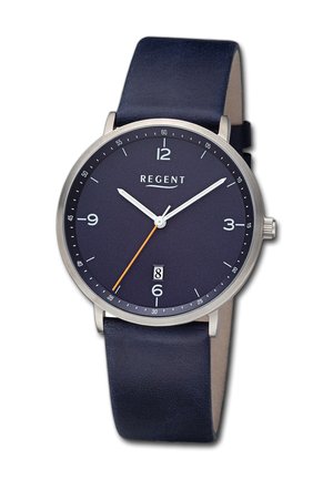 Montre ronde avec un cadran bleu marine, boîtier en acier argenté et bracelet en cuir bleu. Présente une aiguille des secondes orange et un guichet de date à 6 heures.