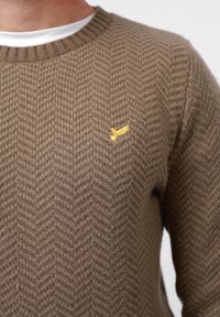 Textured brown knit sweater with a herringbone pattern, featuring a small yellow bird emblem on the left chest and a round neckline.