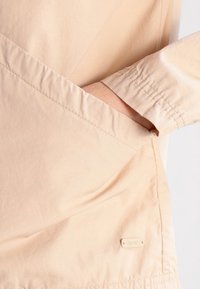 Bench Tunn jacka - beige