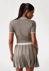 Guess SLIM FIT - Poloshirt - lichtbruin