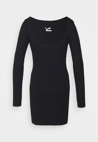Svart ribbad långärmad klänning med rundad halsringning och åtsittande silhuett. Har en liten vit logotyp på nacken bak.