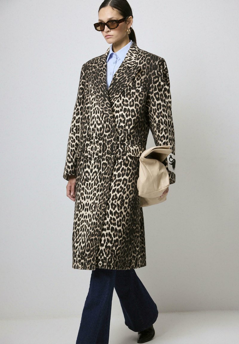 Rock Leopard Touché Privé LEOPARD PATTERNED - Klassisk kappa / rock - leopard print ...