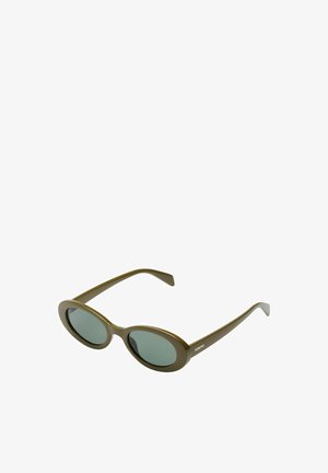 Lunettes de soleil ovales avec des verres vert foncé et une monture en plastique vert olive mat. Elles présentent des branches fines avec un logo détaillé.