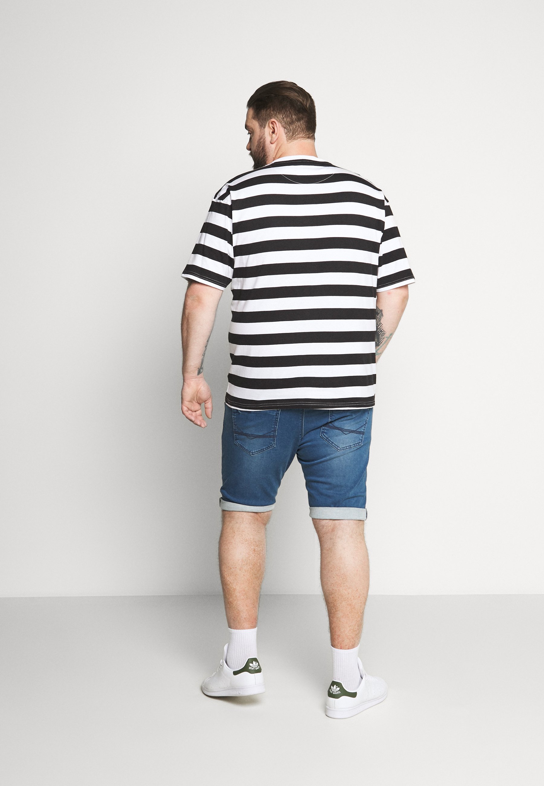 Common Kollectiv PLUS WILSON STRIPE T shirts med print Common Kollectiv PLUS STRIPED - T-shirts med print - white