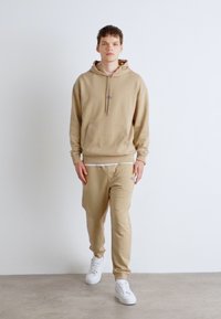 HUGO NAPIN - Tréningruha alsók - medium beige