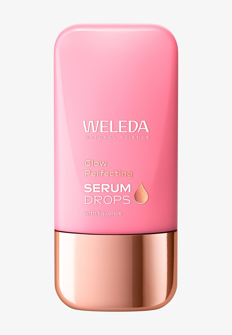 Weleda Glow Perfecting Serum in un contenitore rosa lucido con bordi arrotondati e una base metallica color oro rosa. Il testo visualizza i dettagli del prodotto.