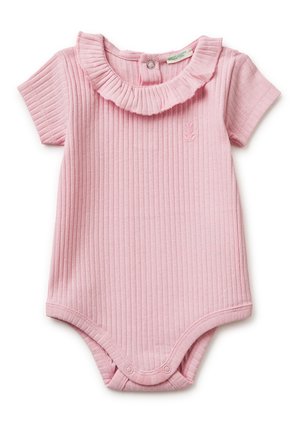 Roze geribbelde babybodysuit met korte mouwen, gerafelde kraag en drukknoopjes aan de onderkant voor gemakkelijke luierwissels.
