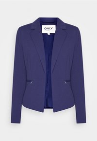 Námořnický modrý blejzr se slim fit střihem, klopami a dvěma zipovými kapsami. Hladká látka a jednobarevný design s minimem ozdob.
