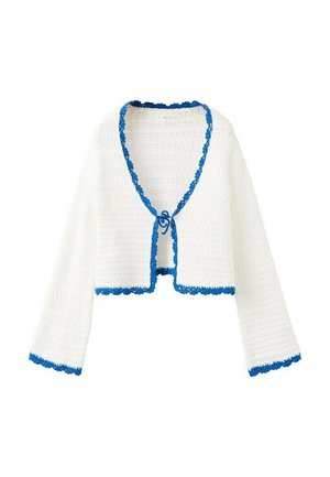 Cardigan blanc court en maille avec manches longues et bordure bleu à festons le long des bords et fermeture devant par lien.