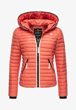 Korallenfarbene Puffjacke mit Kapuze, horizontal gestepptem Design, schwarzem Reißverschluss und Taschen, kontrastierenden weißen Details und gerippten Bündchen.