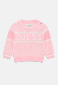 Rosa strikket genser med hvite striper og "GUESS"-logo i sentrum. Har knapper på skuldrene og ribbestrikkede mansjetter og kant.