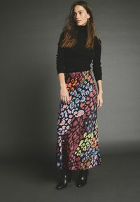 Next REGULAR FIT - PRINTED MIDI - A-Linien-Rock - bright animal