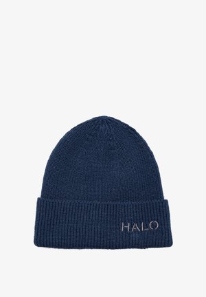 Granatowa dzianinowa czapka z wywiniętym mankietem i haftowanym logo "HALO" w jasnoróżowym kolorze. Miękka w dotyku, gęsto dziana konstrukcja oraz zaokrąglony szczyt.