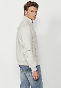 Koroshi Bomber tipa jaka - piedra   stone