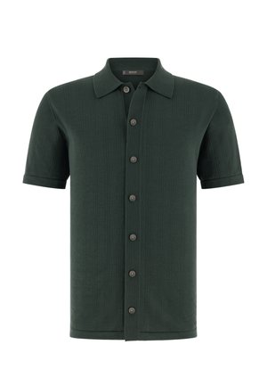 Ciemnozielona krótka dzianinowa koszulka polo z teksturowanym pionowym wzorem i siedmioma guzikami z przodu.