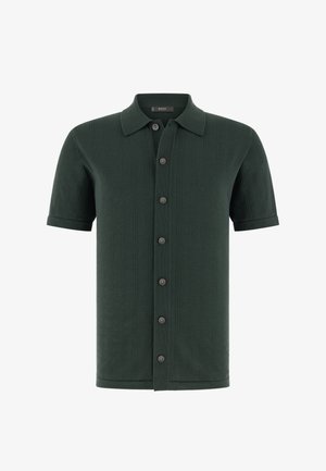 Ciemnozielona krótka dzianinowa koszulka polo z teksturowanym pionowym wzorem i siedmioma guzikami z przodu.