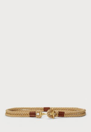 Ceinture en corde torsadée beige avec boucle en métal doré en forme d’ancre et détails en cuir marron, posée à plat sur fond blanc.