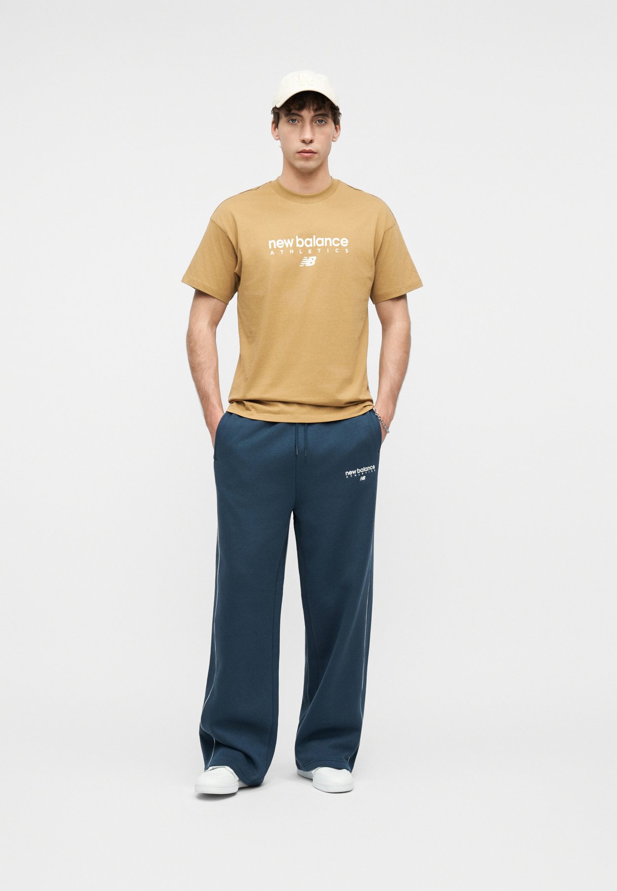 LINEAR GRAPHIC PANT