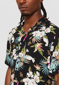 Urban Classics RESORT - Pluus - blacktropical