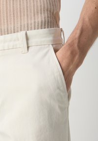 BOSS PERIN - Chino hlače - open white